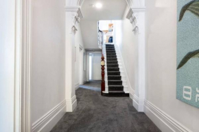 Generous Victorian Terrace in CBD – parking & wifi